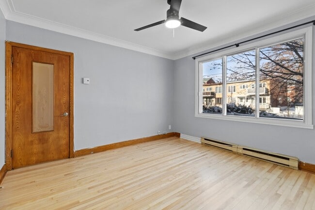 Building Photo - 1680 Bd Desmarchais