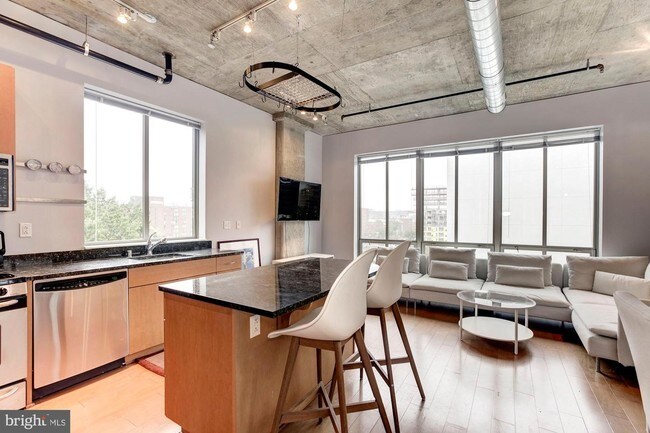 Foto del edificio - 301 Massachusetts Ave NW