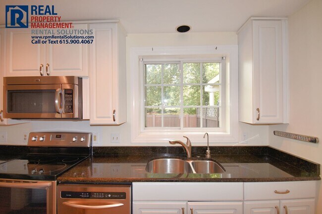 Foto del edificio - Amazing 1BR in Green Hills! Lawncare, wash...