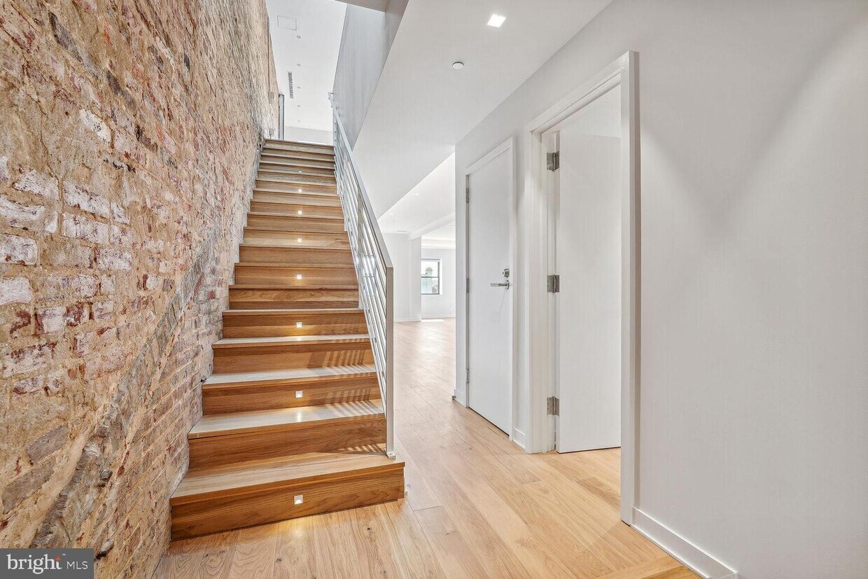 Primary Photo - 3223 Prospect St NW