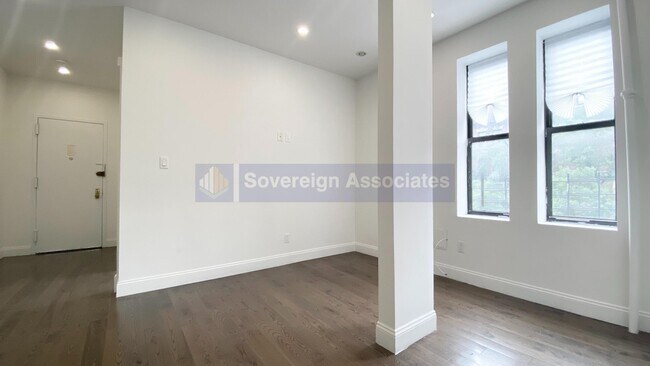 Building Photo - 45 Tiemann Pl