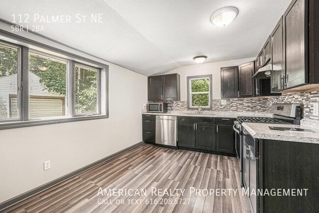 Foto del edificio - 112 Palmer St NE