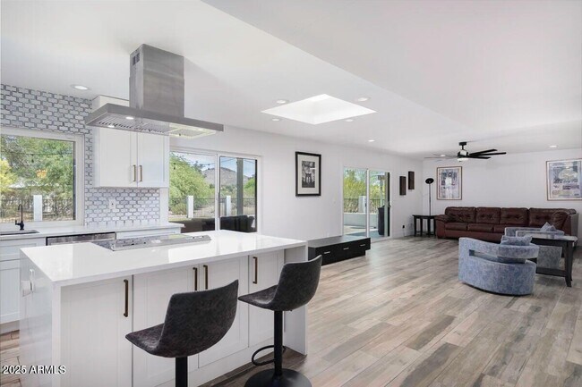 Foto del edificio - 856 E Village Cir Dr S