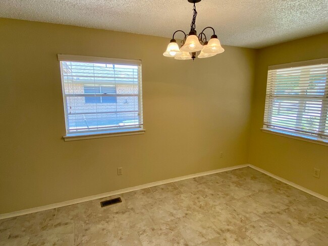 Foto del edificio - Quiet 2 Bed, 1 Bath in Edmond