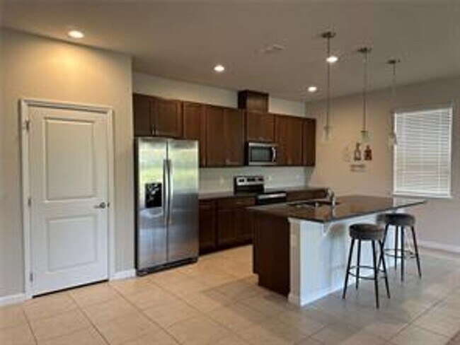 Foto del edificio - 4 Bedroom / 2.5 Bath Home Available Now in...