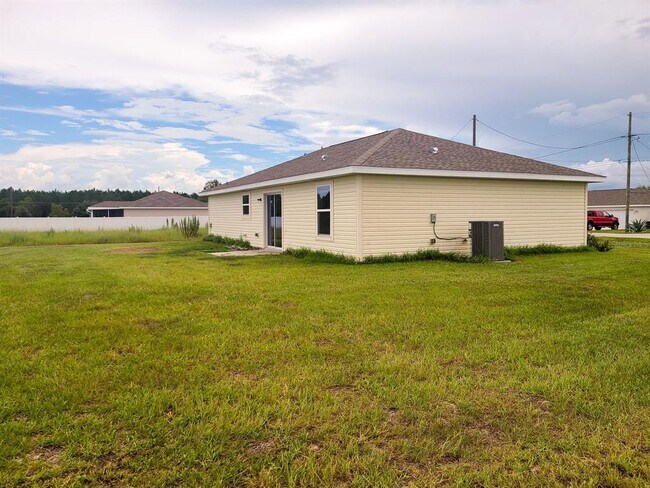 Building Photo - 17 Poplar Ln