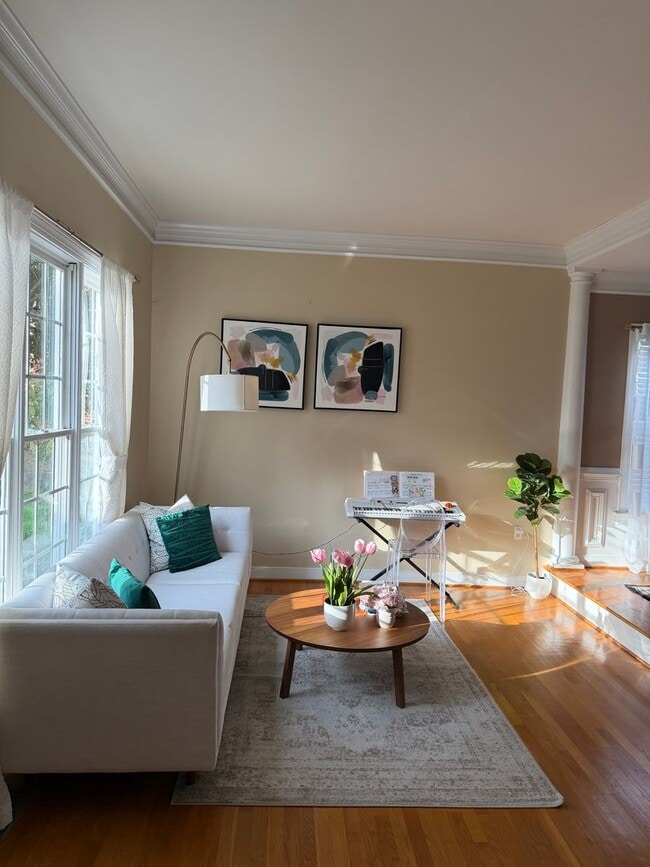 Building Photo - Best location! Short pump schools, 4 bedrooms, den, bar, solar, big garage and yard!