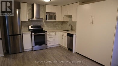 Building Photo - 1061 Rowntree Crescent