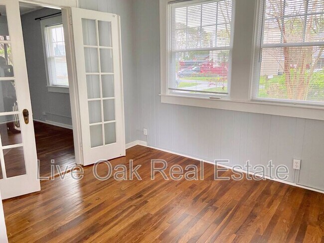 Foto del edificio - 4964 Athens Blvd