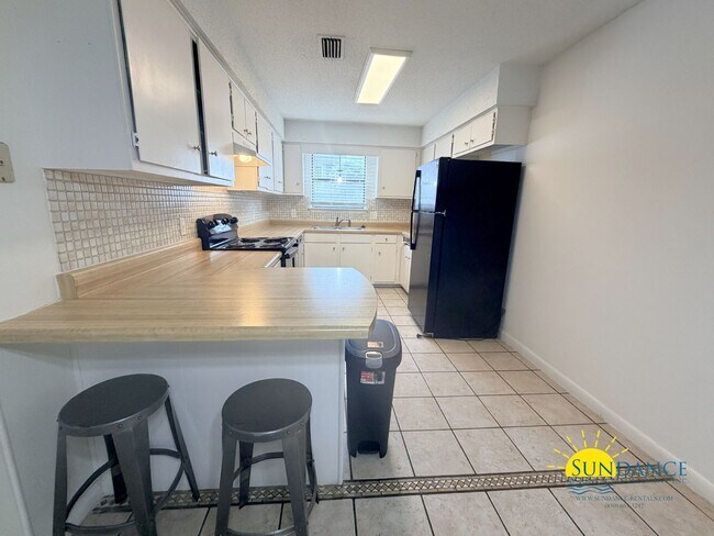 Building Photo - Beautiful 2 Bedroom townhome in Fort Walton Beach in between Hurlburt Field & Eglin Airforce Base!