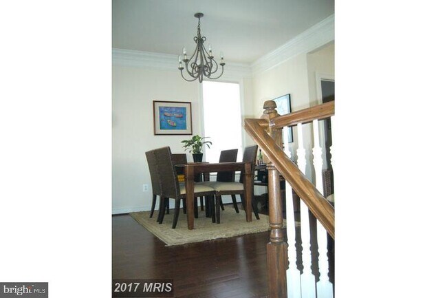 Building Photo - 629 Raven Ave