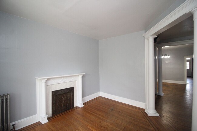 Photo - 2026/2027 JHU Off-campus Large 5bd/2.5ba home w/ Parking Spot! Available 6/9/26