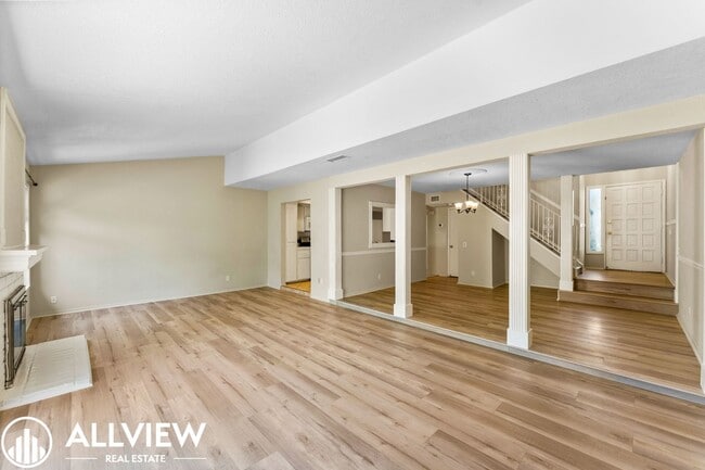 Foto del edificio - Coastal San Clemente Townhome with Brand New Flooring – Steps to the Beach!