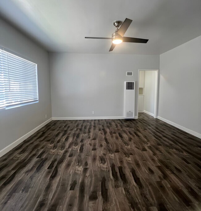Foto del edificio - 1554 E 21st St