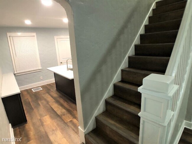 Foto del edificio - 2 br, 1 bath Townhome - 5346 Hillcrest St