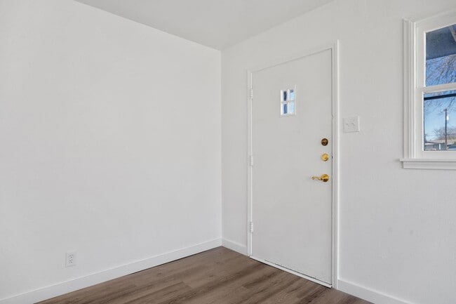 Building Photo - Fairlawn 3 bedroom, 1 bath ready for move-in