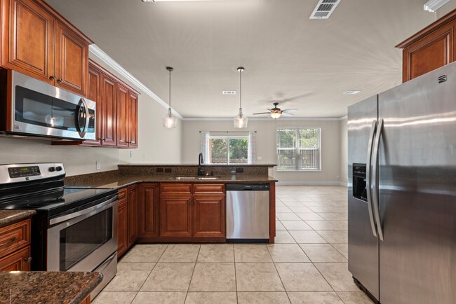 Foto del edificio - 4 Bed Navarre Townhome in Pool Community