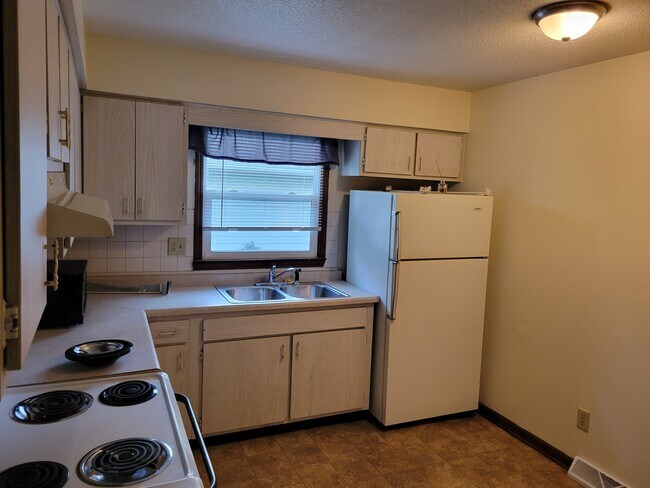 Building Photo - 1201 E Harding Dr
