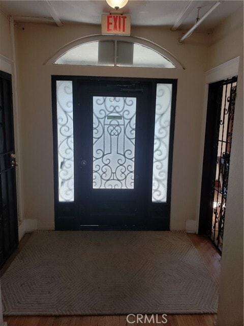 Foto del edificio - 323 W 4th St