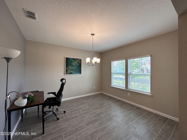 Foto del edificio - 3960 Cloverdale Ct