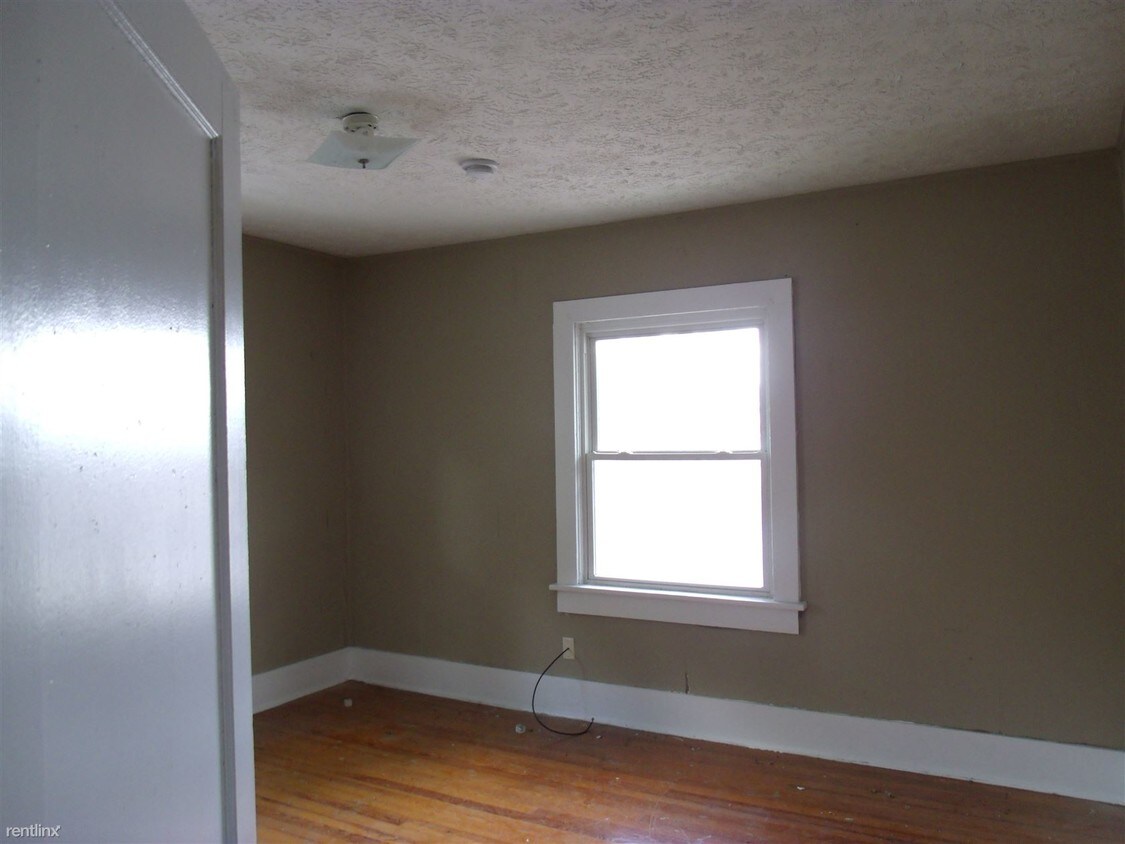 Building Photo - 3 br, 1 bath House - 1919 N Douglas Ave
