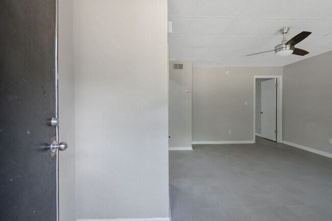 Foto del edificio - 210 Colonial Dr