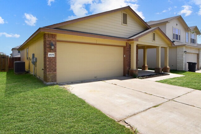 Building Photo - 4609 Green Meadow St