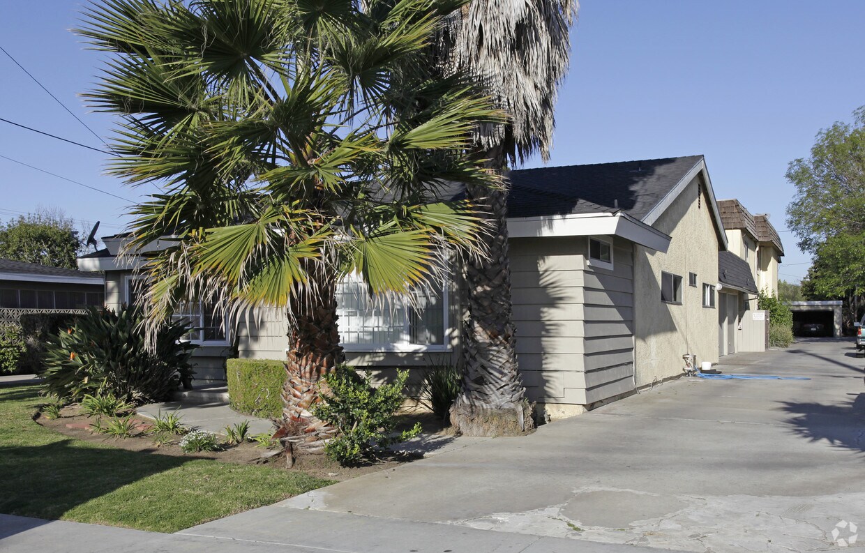 Building Photo - 2005 Santa Ana Ave