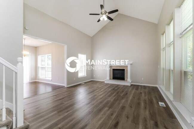 Building Photo - 3 Bedroom Pet-Friendly Home in Gardner, KS with Main Street Renewal