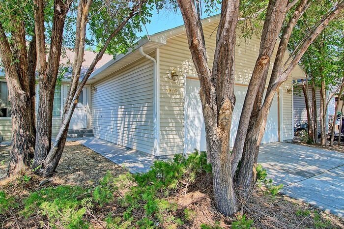Building Photo - Spacious 3-Bed, 2-Bath Townhome with 2-Car...