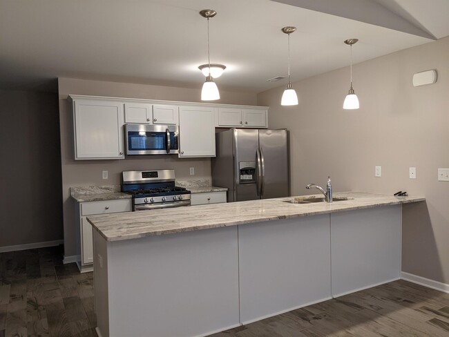 Foto del edificio - 7270 Rolling Hills Ln