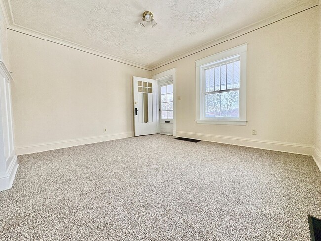 Foto del edificio - 1318 Lincoln Way East