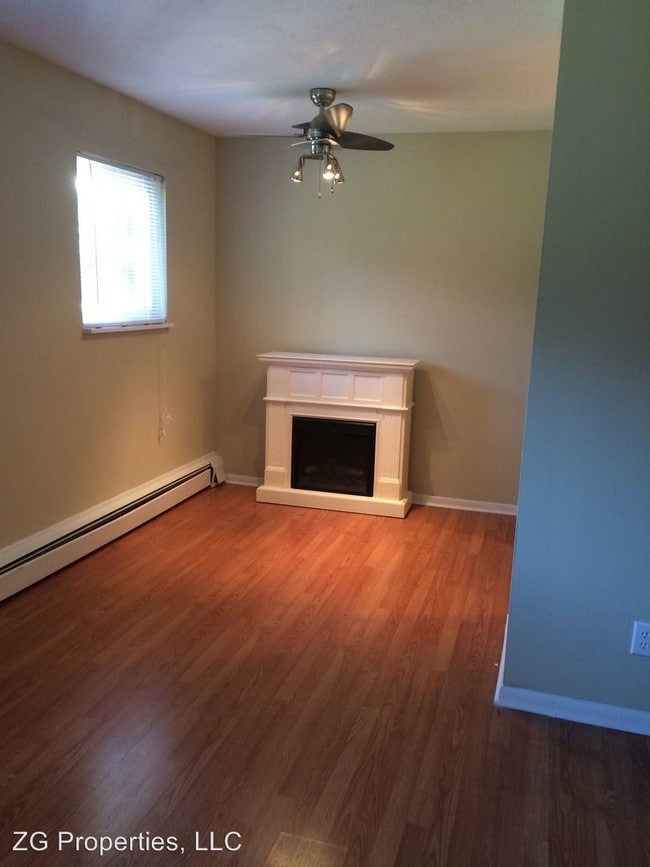 Building Photo - 5000 Robinhood Dr