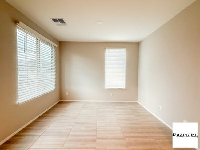 Foto del edificio - Beautiful 4/3.5 Peoria Home with Modern Upgrades &amp; Spacious Backyard!