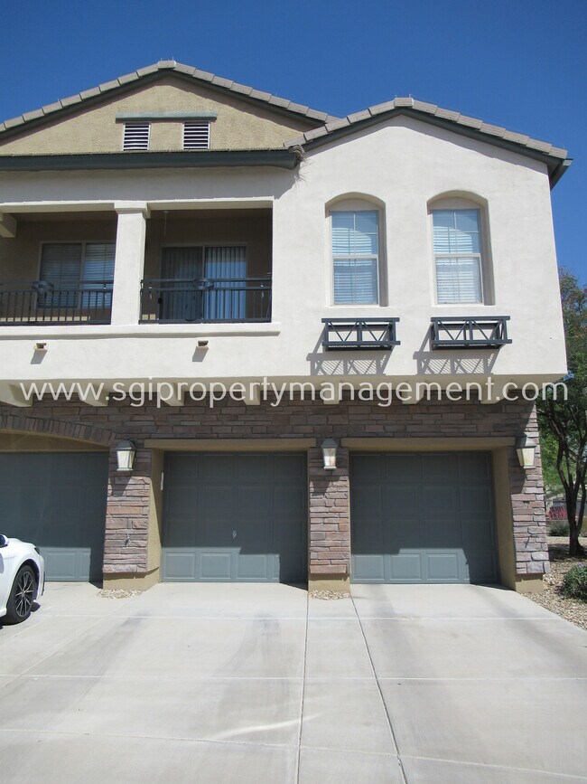 Foto del edificio - 2 BEDROOM, 2.5 BATHROOM GOODYEAR HOME!