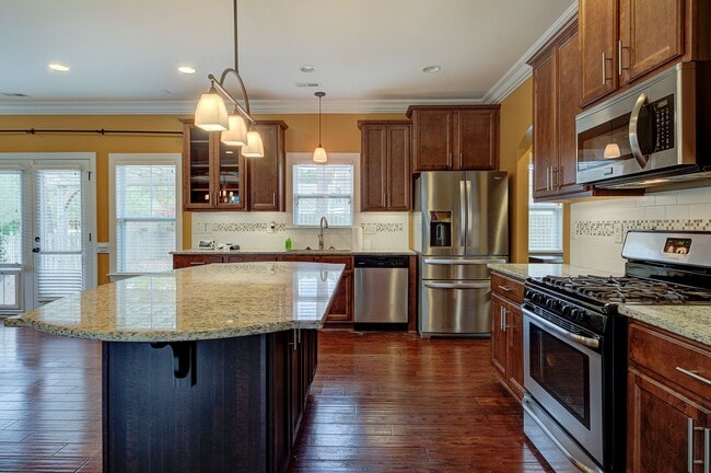 Building Photo - Gorgeous Home Available in Tidewater Landi...