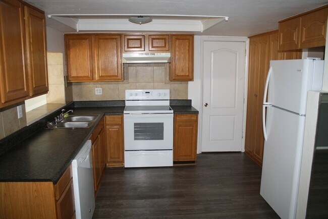 Foto del edificio - Beautiful  3 bed 2 bath in Holiday