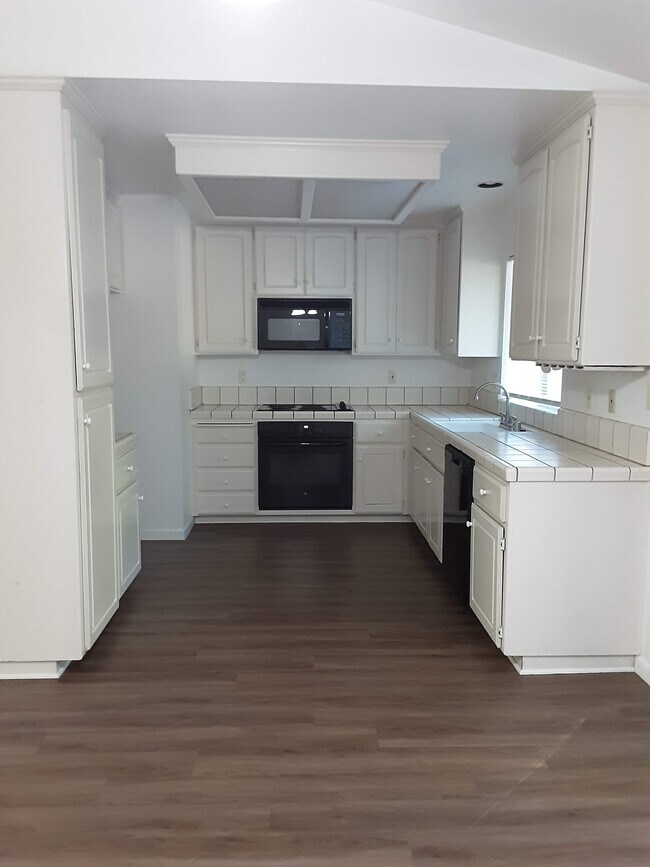 Foto del edificio - 819 Black Walnut Way