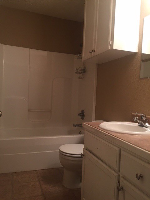 Building Photo - 107 Elm Creek Dr