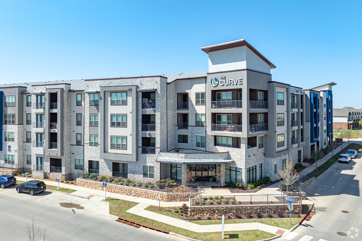 Primary Photo - The Curve Apartments