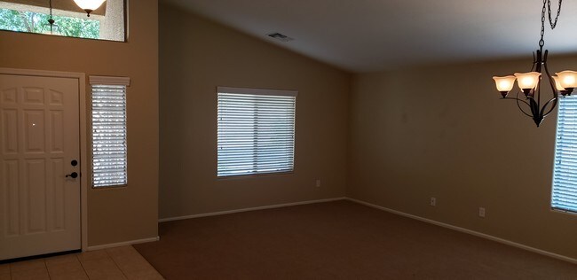 Building Photo - 13599 N 175th Dr