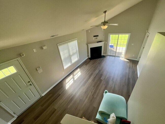 Foto del edificio - 180 Collinwood Dr