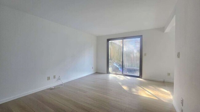 Foto del edificio - Charming 2-Bedroom Apt in Prime Central Se...