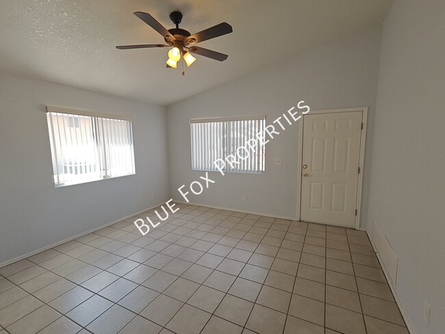 Foto del edificio - 7960 S Lennox Ln