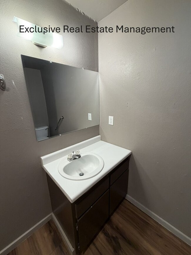 Building Photo - 608 Riverside Dr