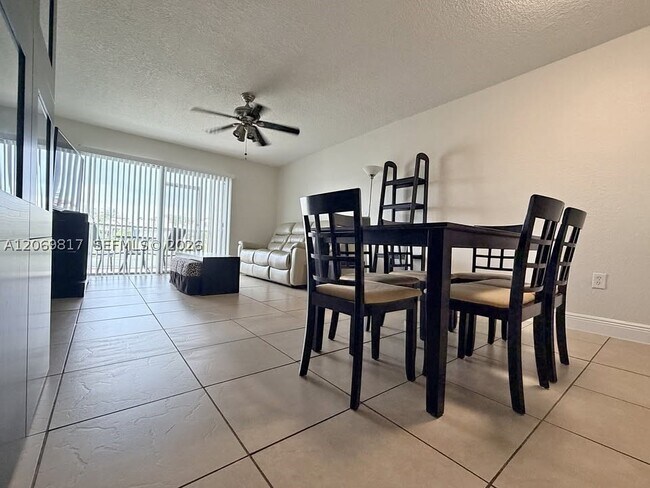 Foto del edificio - 721 SW 113th Terrace