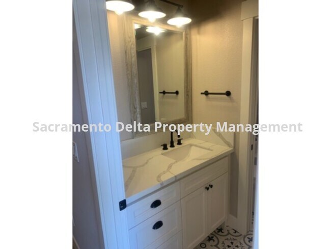 Foto del edificio - New Construction Single Level Condo