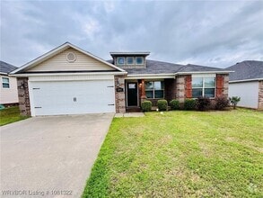 Building Photo - 204 Legacy Dr