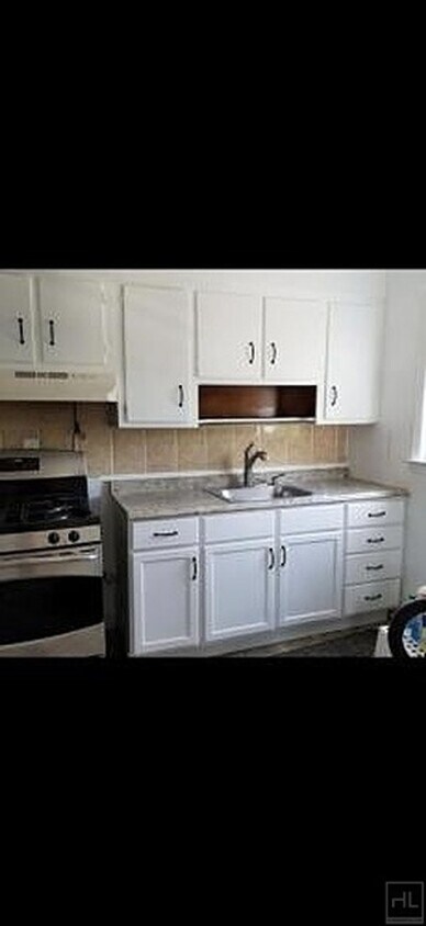 Building Photo - 126 STREET Incredible 3 Bedroom