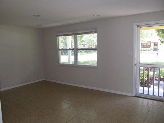 Building Photo - GREAT CENTRAL PINELLAS PARK LOCATION